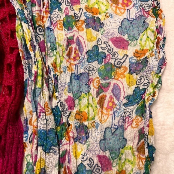 Peace sign scarf and others - Picture 2 of 7